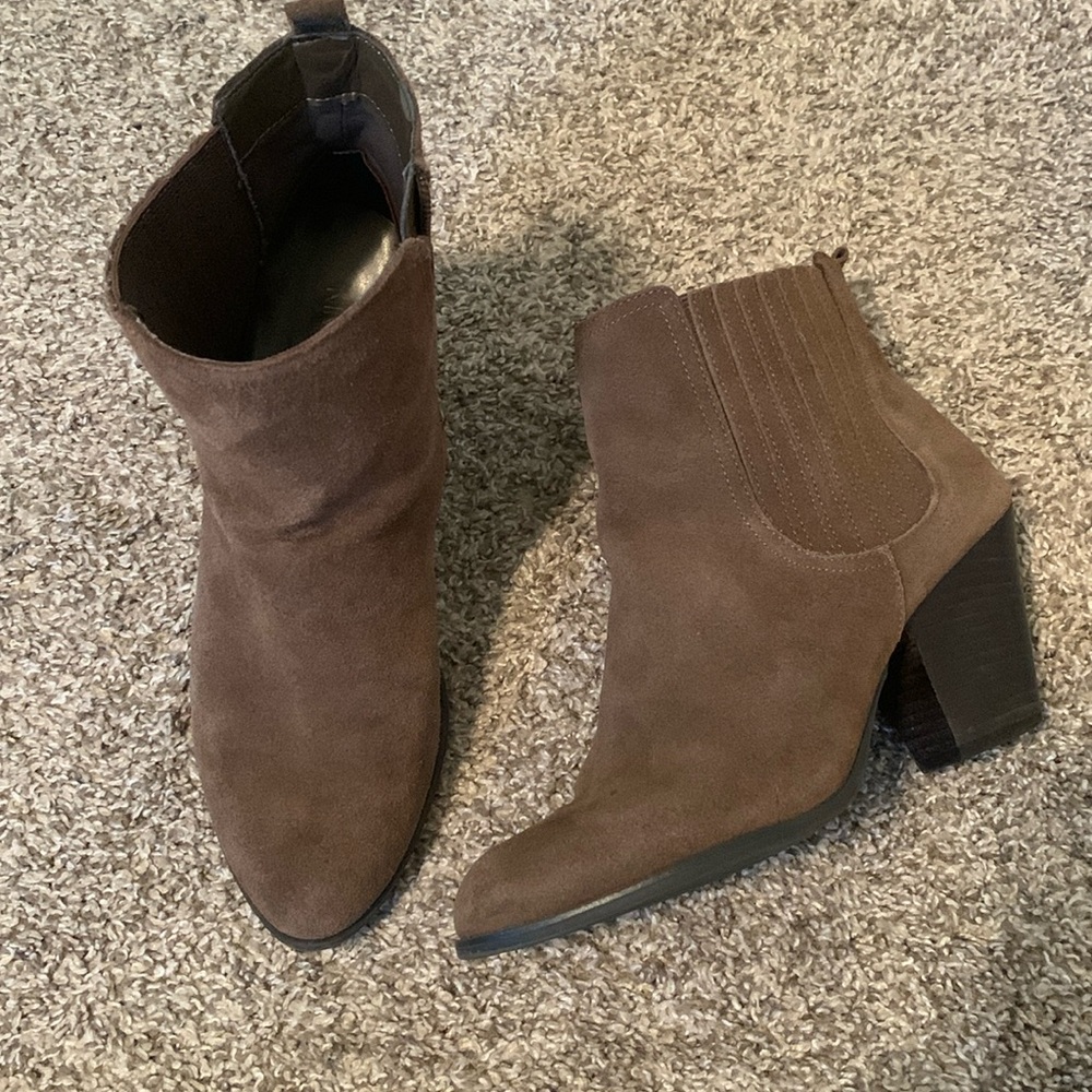 Brown Nine West heeled boots